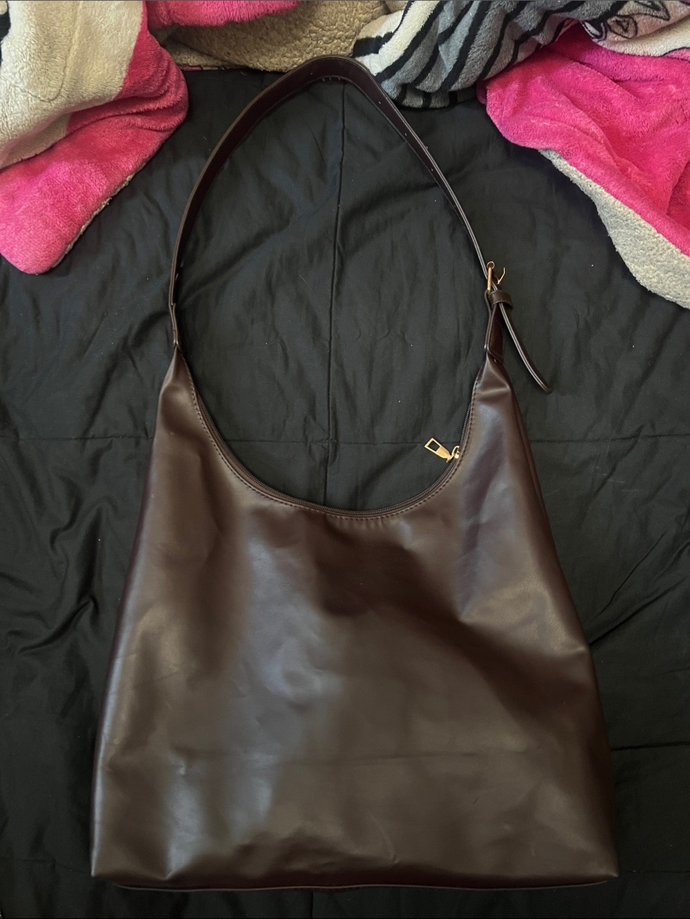 Classic Women's Hobo Bag in Dark Brown - Sleek Everyday Shoulder Tote